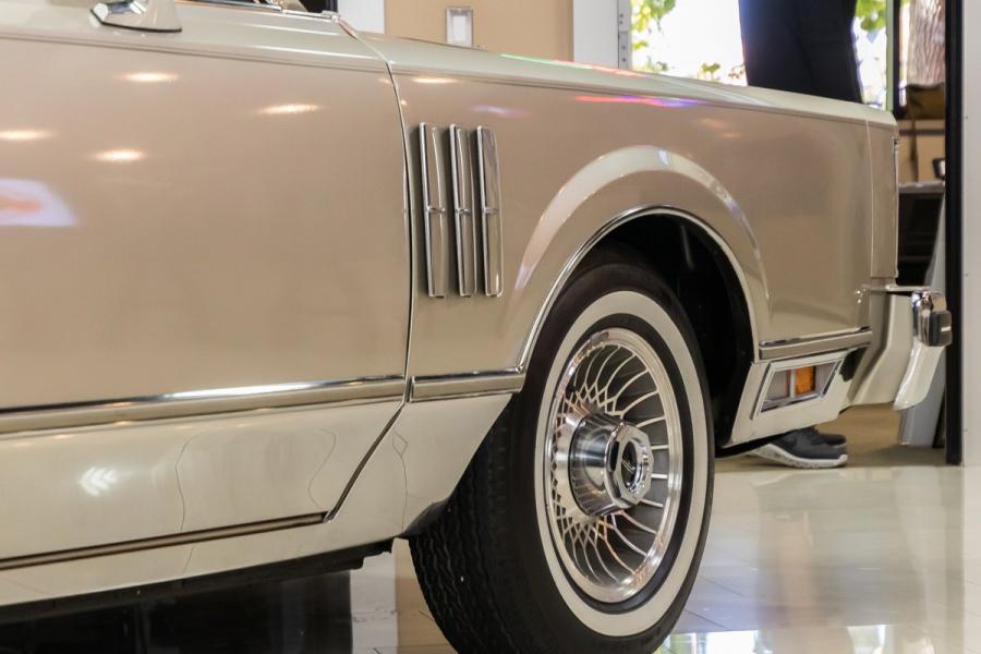 Детали экстерьера Lincoln Continental Mark VI Sedan 1980 года  (фото 47 из 111)